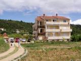 Apartmanok Beg kényelmes szobák ízlésesen berendezett, kényelmes boravak.kuća fekszik a tengerpartt...