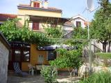 Novouređreni apartmanok régi kő ház egy csendes részén a Szent Fülöp és Jakab, a strand és...