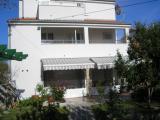 A modern apartmanok egy csendes falu közepén a régi város. Minden apartman tengerre néző és egy...