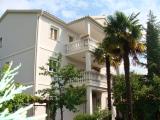 Luxus apartman teljesen felszerelt, új építésű 2008-ban, és egy luxus szoba tűzhellyel és hű...