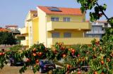 Fényűzően berendezett (új 2012) apartman egy csendes részén Vodice található, 400 méterre a...