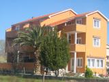 Az újonnan felújított teljesen berendezett apartman található központjában Lopar. A strand kb...