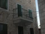 Az apartmanok Makarska központjában, a régi felújított ház mellett a műemlékvédelemben apartmanok...