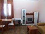 teljesen berendezett apartman a második emeleten, a ház külön ulazom.nalazimo 10 percnyi sétára...