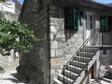 Az apartman található, hagyományos dalmát kőház, amely mellett található a város központjá...