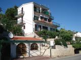 Apartmanok Ivan vannak a Ciovo szigetén, mindössze <strong>5 percnyi sétára Trogir óvárosátó...