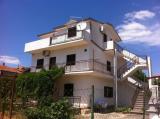 Vila Marija található Pirovac, ljubkom város között helyezkedik el Sibenik és Zadar, a Dalmácia...