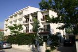 Apartmanok Pag városa mindössze 10 méterre a homokos strandtól, közvetlenül a mentő és üzletek...