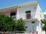 Teljesen felújított és modern apartmanok és szobák egy csendes részén szép kis Zaostrog (Makarska...