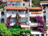 A modern apartmanok egy csendes részén Makarska, közel a városi strand és a város központjában...
