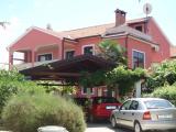 Villa Diana egy családi ház, nagy hagyománya van a bérleti apartmanok. Található egy csendes r...