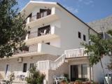 Teljesen berendezett apartmanok egy csendes és békés hely Lokva Rogoznica gazdag gyönyörű strandok...