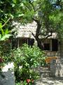 Boris apartmanok egy csendes öbölben Štikovica / Dubrovnik, és mentén helyezkedik el ez a gyöny...