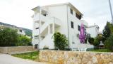 Gyönyörű apartman 3-5 fő, csak 280m a strandtól, Baska és központja, tartalmaz egy háromágyas...