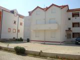 Property található egy csendes részén a vezető, nem messze Olympia és Imperial. Található a...