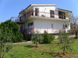 Apartman A 2 +2 az első emeleten. Az udvaron van egy parkoló hely áll rendelkezésre. Az apartman...