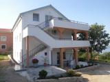 Teljesen felszerelt, modern apartman egy csendes részén Crikvenica található egy kilométerre a...