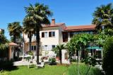 Az apartmanok találhatók egy külvárosában a város Porec, az apartman teljesen felszerelt. Ingatlan...