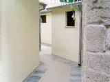 Apratmani található a város szívében, 100 méterre a vízparton. Minden apartman 1 hálószoba...