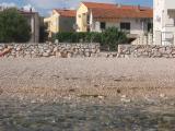 Az apartmanok találhatók Žaborić, első mora.Ispred ház egy kavicsos strand a ház mögött pje...